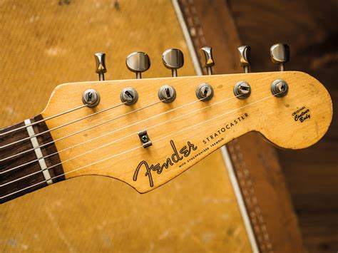 fender stratocaster headstock history.